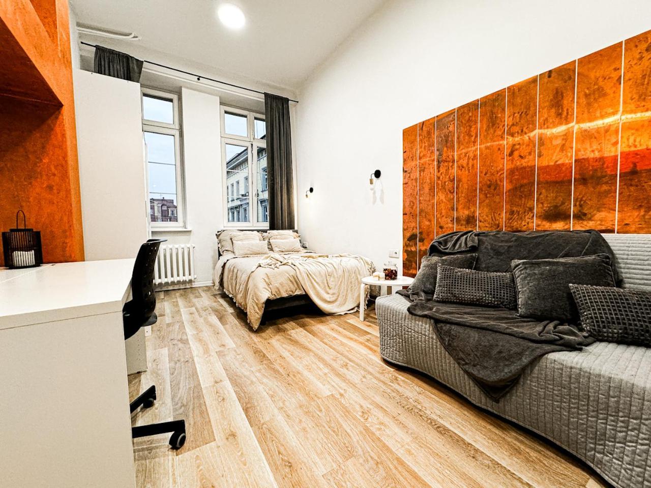 Апартаменти 1min Walk To Market Square, Beautiful Views! Stylish 1br Kitchen