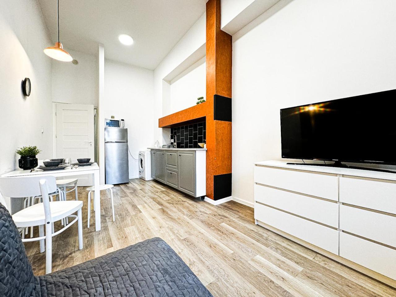 Апартаменти 1min Walk To Market Square, Beautiful Views! Stylish 1br Kitchen