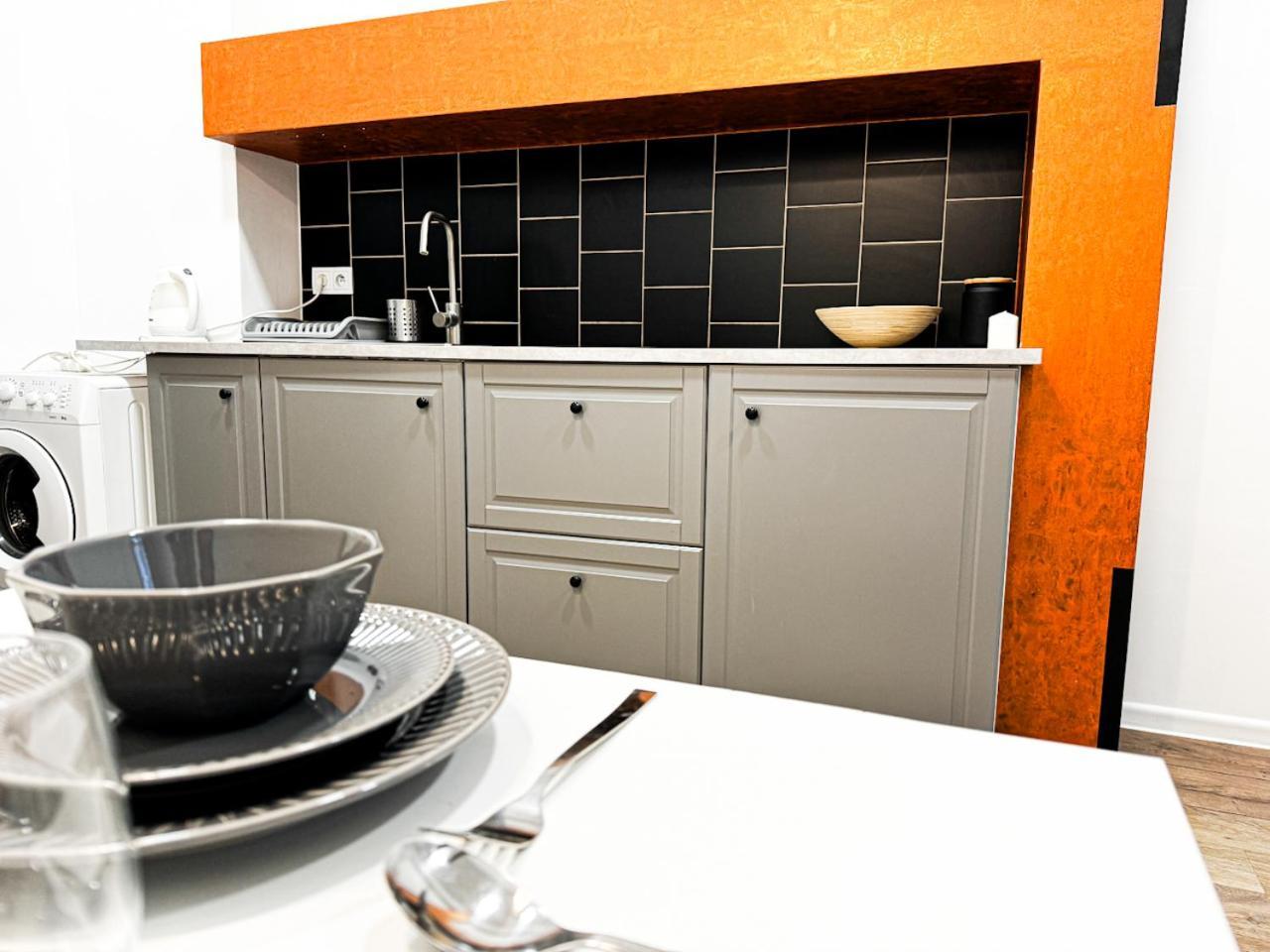 Apartment 1min Walk To Market Square, Beautiful Views! Stylish 1br Kitchen *