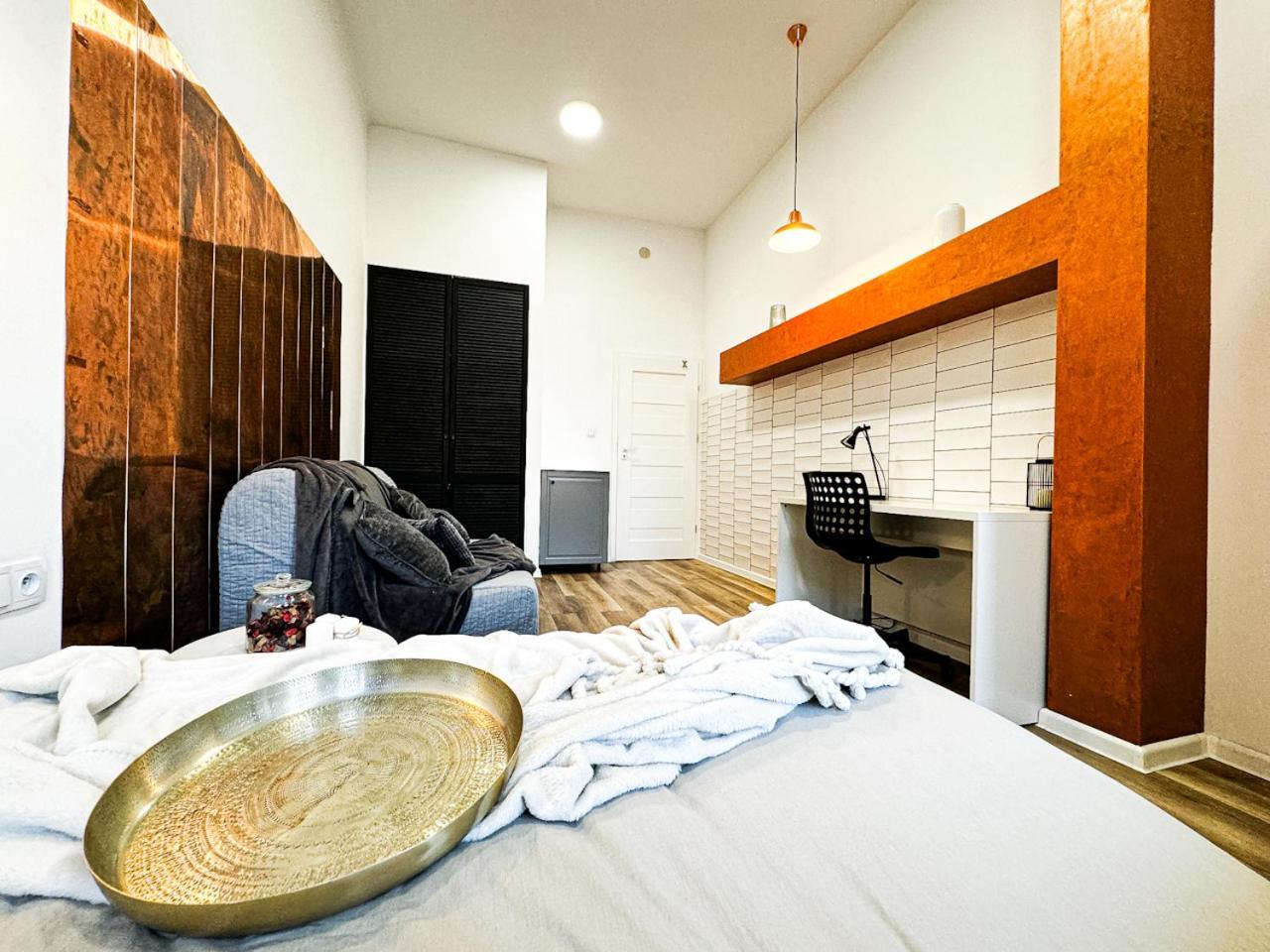 1min Walk To Market Square, Beautiful Views! Stylish 1br Kitchen Apartment